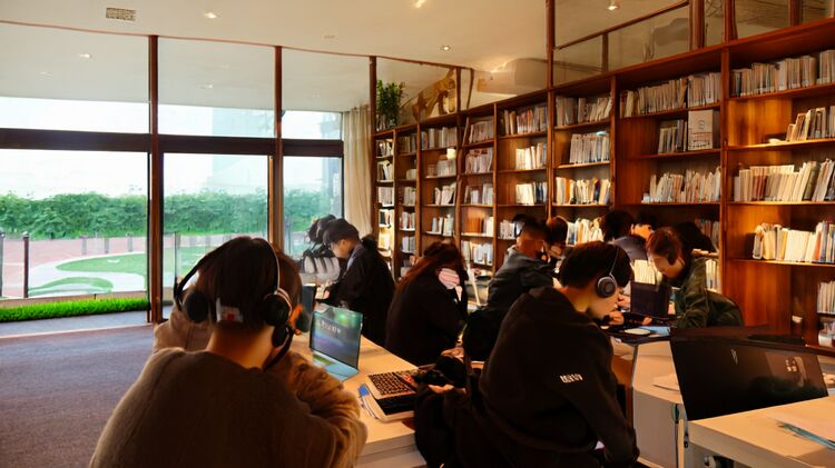 北京国际高中外教真实水平如何？竞赛报名费用贵不贵？